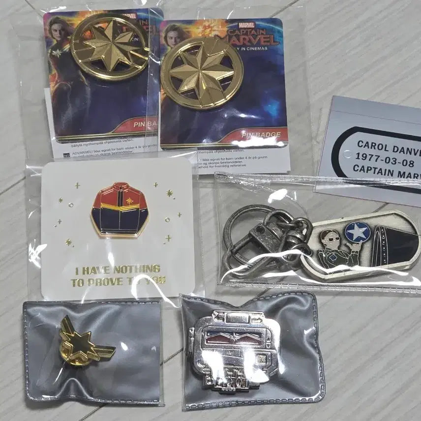 [BUNJANG] Captain Marvel Badge Keyring Bundle Set / 마블 캡틴마블 뱃지 키링 굿즈 일괄 양도