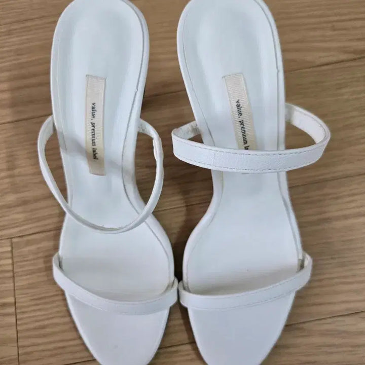 [BUNJANG] [Item Category: Sandals] [Size: 235] / 샌들 3종[235]-다드림