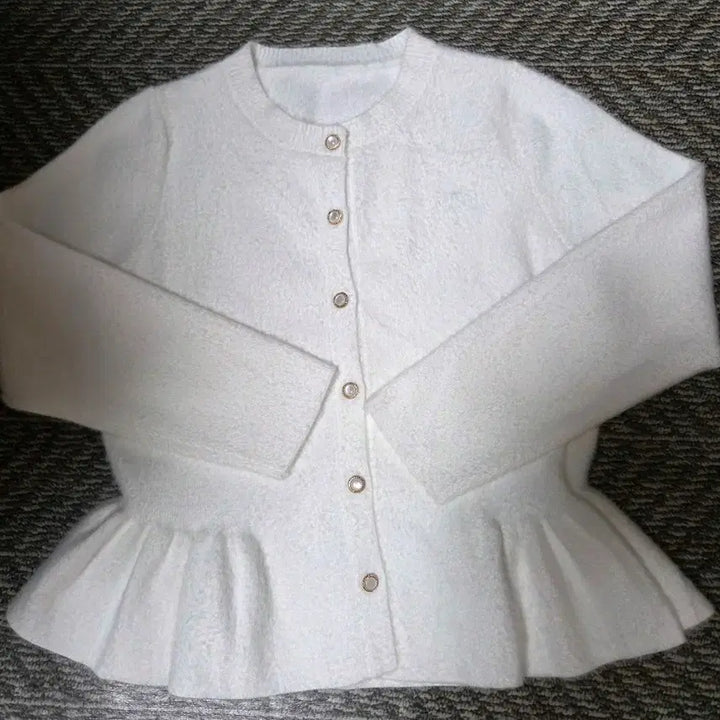 [BUNJANG] White Ruffle Design Cardigan / (FREE) 화이트 러플 디자인 가디건겸 니트티
