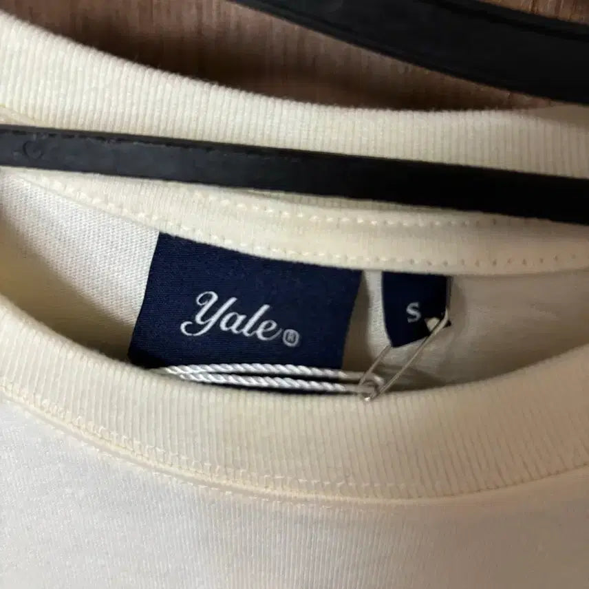 [BUNJANG] YALE Cream Ivory T-shirt (Size S) / (새상품)YALE 예일 크림아이보리 반팔 티셔츠 S