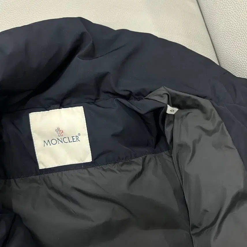 [BUNJANG] Moncler Padded Jacket (Size 0/US 4-6) / 몽클레어 사선 패딩(0/44~55)