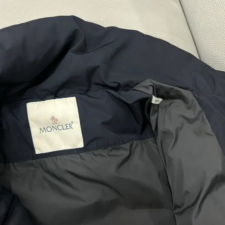 [BUNJANG] Moncler Padded Jacket (Size 0/US 4-6) / 몽클레어 사선 패딩(0/44~55)