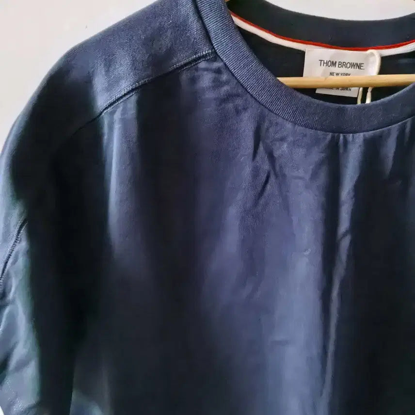 [SOLD OUT] 국내배송[3XL]톰브라운 4바 반팔티셔츠 네이지색상 라운드넥 재고정리