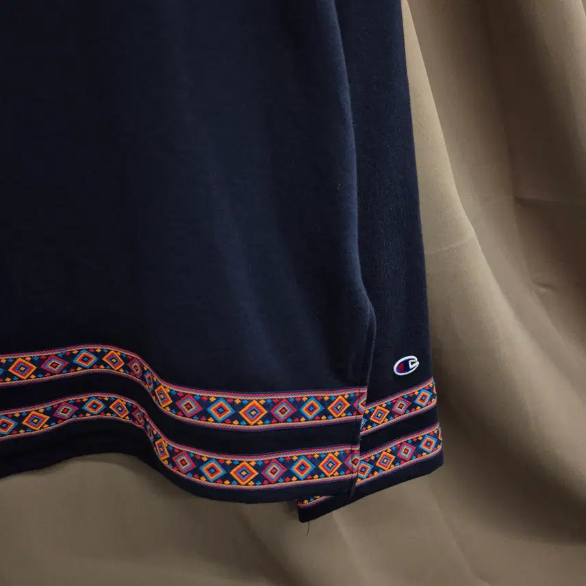 [BUNJANG] Champion Geometric Pattern Sweatshirt (Navy, L) / 챔피온 네이비 기하학 패턴 맨투맨 L