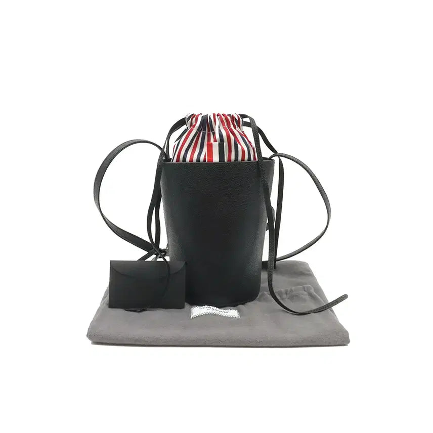 [BUNJANG] Thom Browne Grain Leather Mini Bucket Crossbody Bag / 톰브라운 블랙 그레인 레더 드로스트링 미니 버킷 크로스백 FAP384A