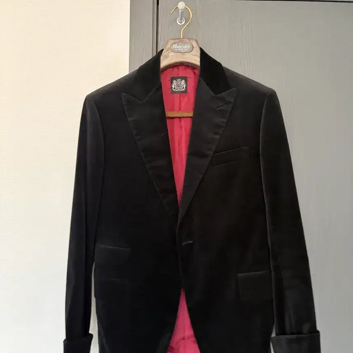 [BUNJANG] Tailorable Black Velvet Jacket / 테일러블 와인라벨 블랙 벨벳 자켓
