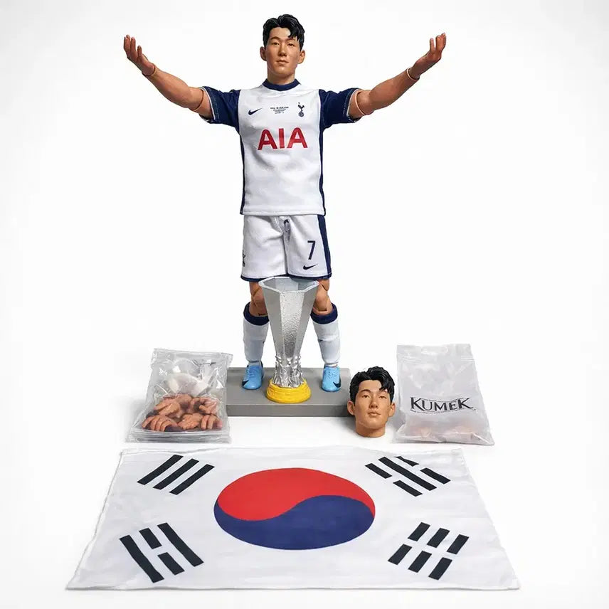 [BUNJANG] Tottenham Son Heung-min Europa League Trophy Figure / 손흥민 굿즈 유로파리그 우승 기념 피규어 토트넘 트로피 투헤드 한정판