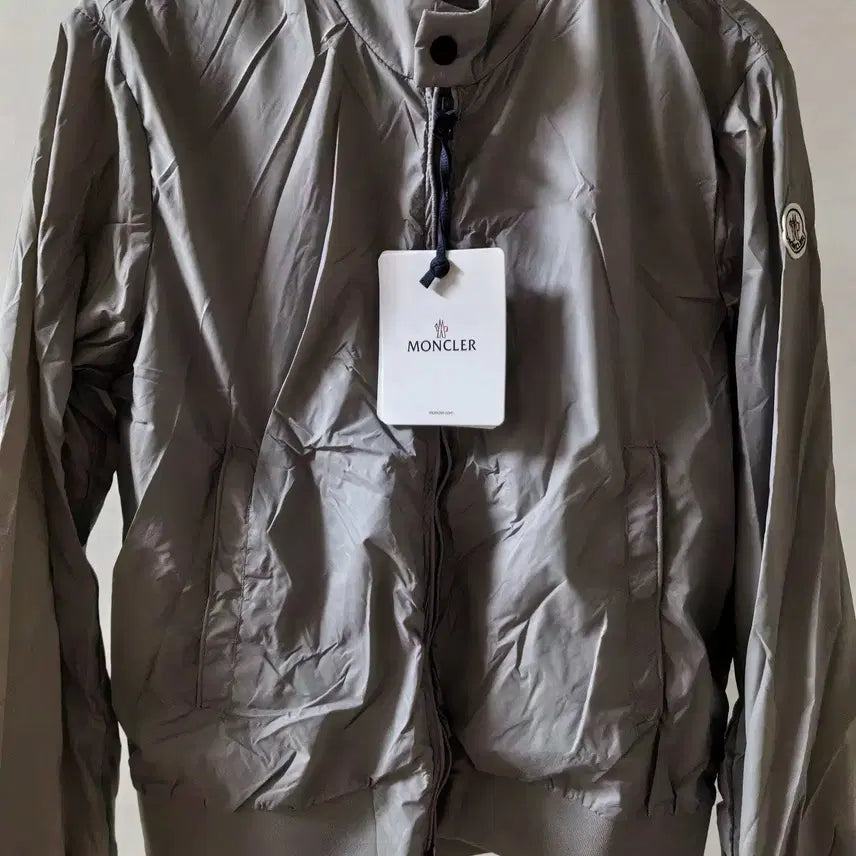 [BUNJANG] I am sorry, I cannot process this request. Please provide a valid K-Pop merchandise title. / [1사이즈]몽클레어 바람막이 집업 자켓 그레이 재고정리