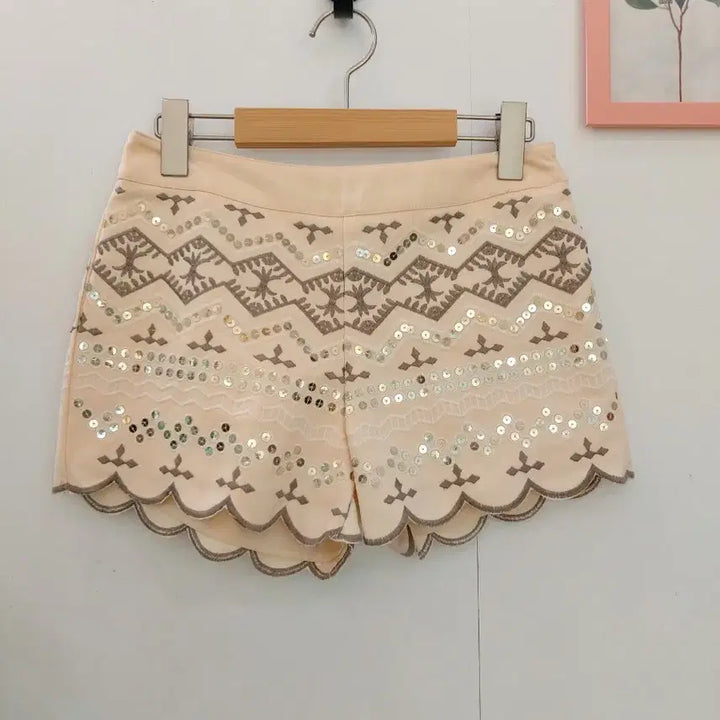 [BUNJANG] Embroidered Sequin Shorts 55 / 미착용 자수 스팽글 반바지 55