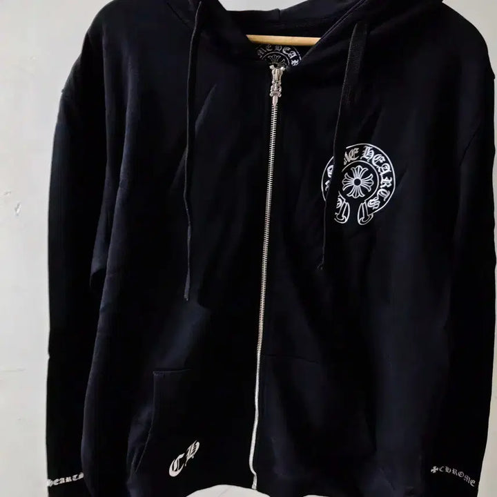 [BUNJANG] I am sorry, I cannot process this request. The input is not a product title. / [M사이즈]크롬하츠 빅로고 후드 집업 100사이즈정도 재고정리