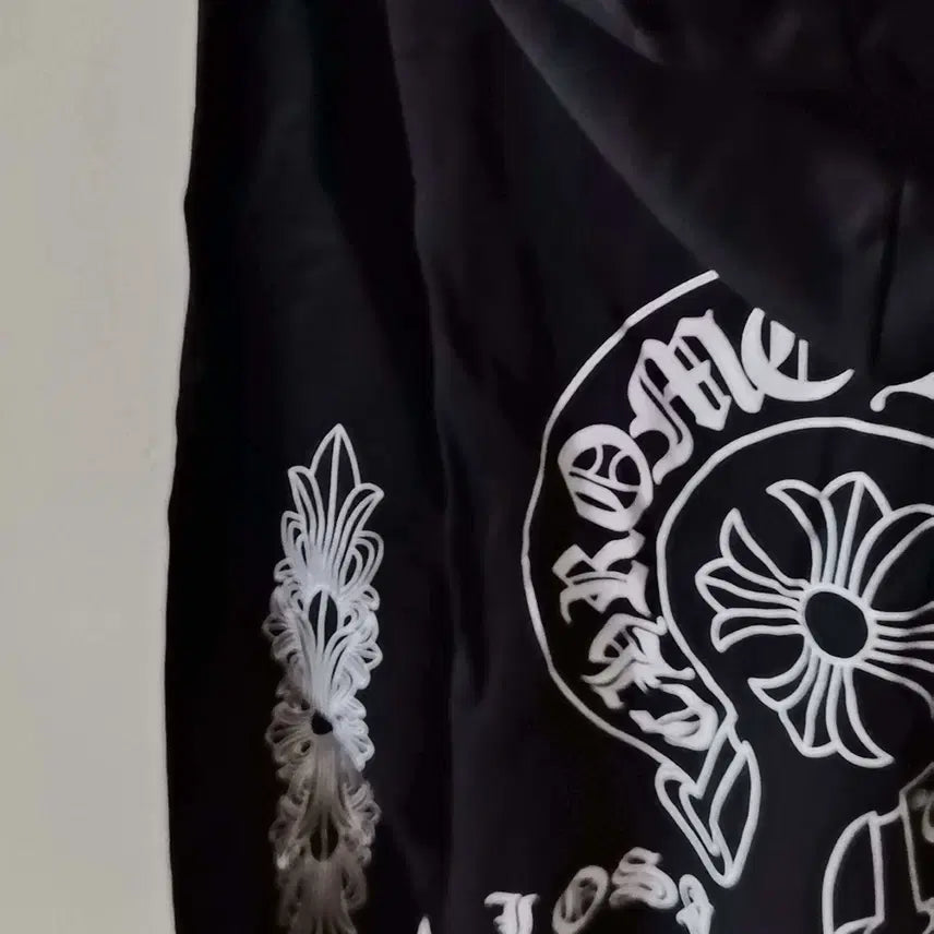 [BUNJANG] I am sorry, I cannot process this request. The input is not a product title. / [M사이즈]크롬하츠 빅로고 후드 집업 100사이즈정도 재고정리