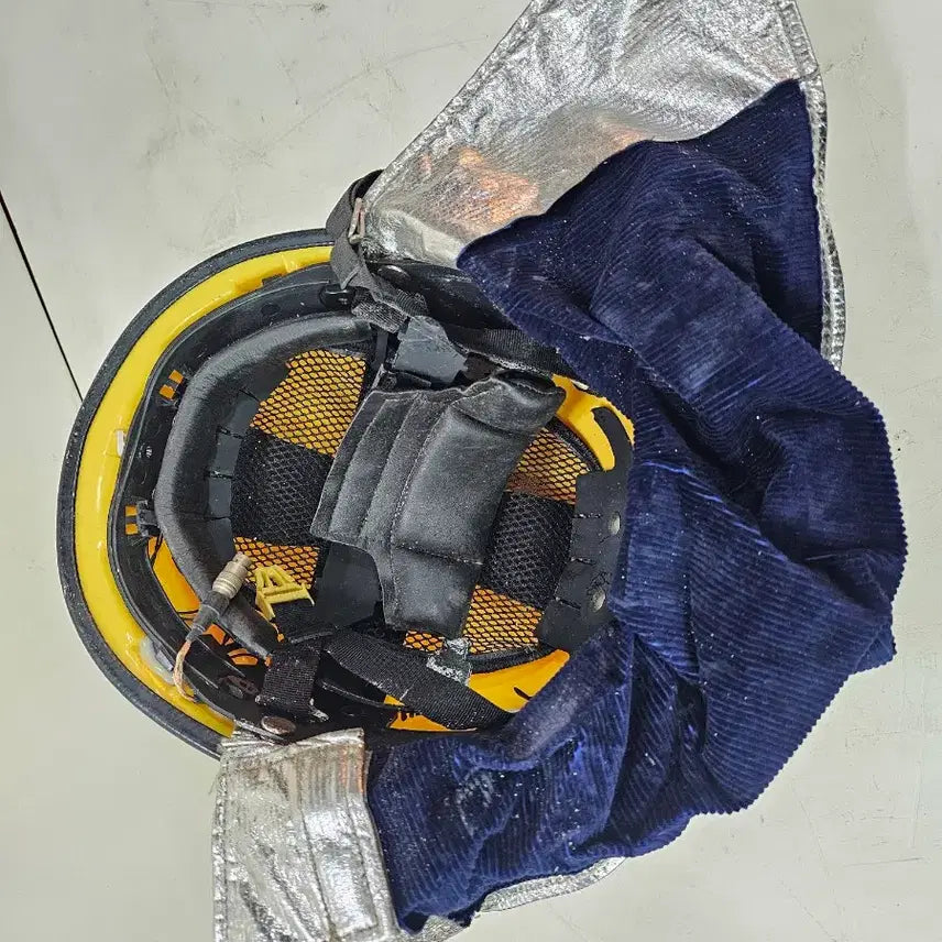 [BUNJANG] Vintage Firefighter Helmet / 소방헬멧