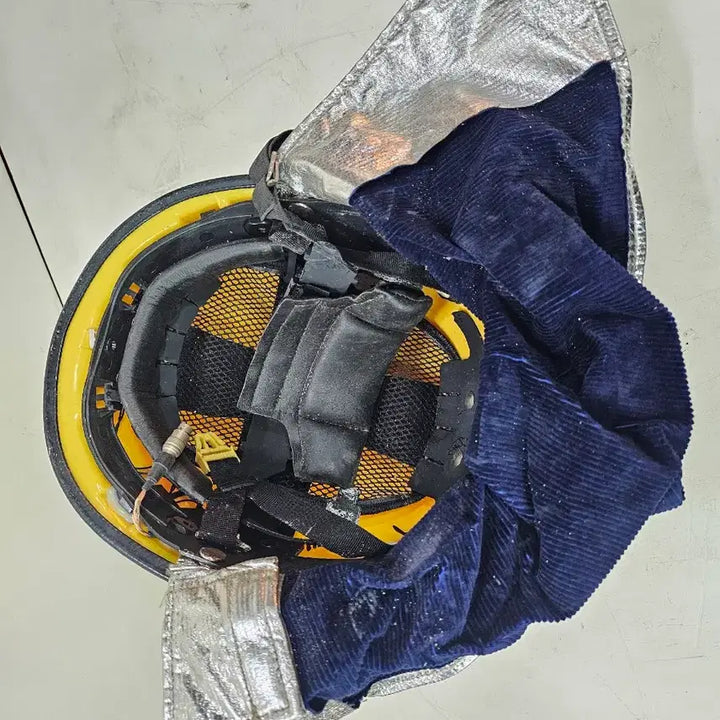 [BUNJANG] Vintage Firefighter Helmet / 소방헬멧