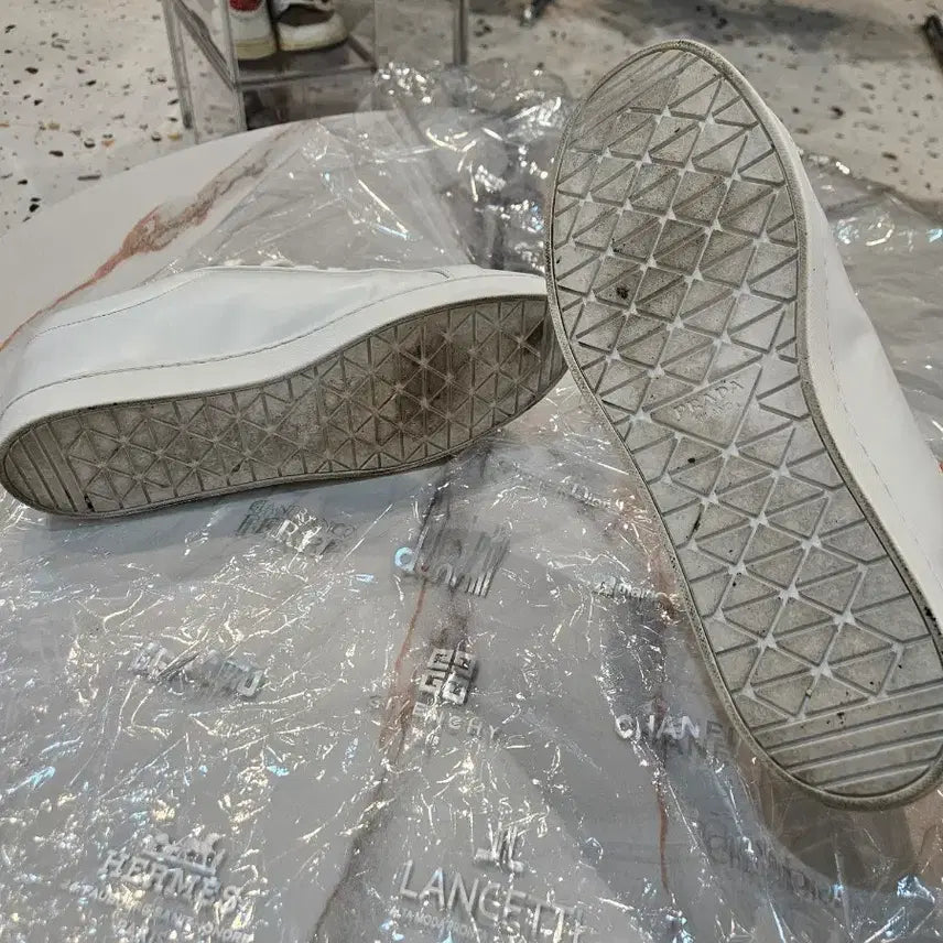 [BUNJANG] Prada White Triangle Logo Sneakers (Size 8) / [정품] 프라다 화이트 삼각 로고 스니커즈 신발 8사이즈
