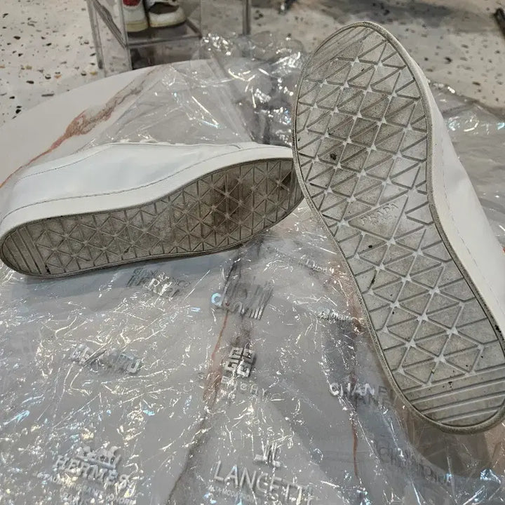 [BUNJANG] Prada White Triangle Logo Sneakers (Size 8) / [정품] 프라다 화이트 삼각 로고 스니커즈 신발 8사이즈