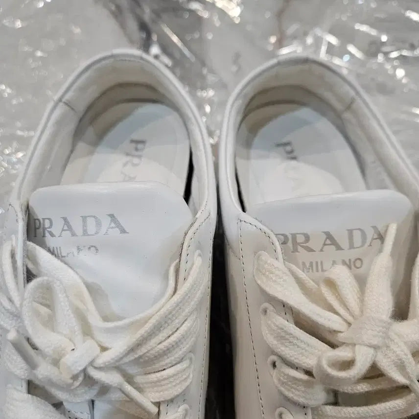 [BUNJANG] Prada White Triangle Logo Sneakers (Size 8) / [정품] 프라다 화이트 삼각 로고 스니커즈 신발 8사이즈
