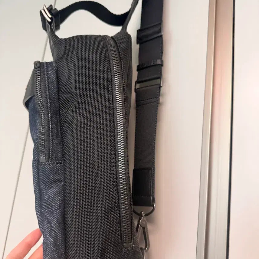 [BUNJANG] Crossbody Sling Bag Denim and Leather Accent / 크로스백 가방 슬링백 데님 소가죽 포인트