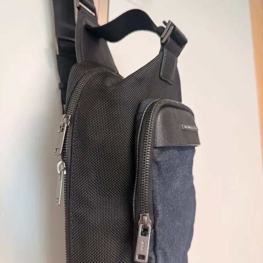 [BUNJANG] Crossbody Sling Bag Denim and Leather Accent / 크로스백 가방 슬링백 데님 소가죽 포인트