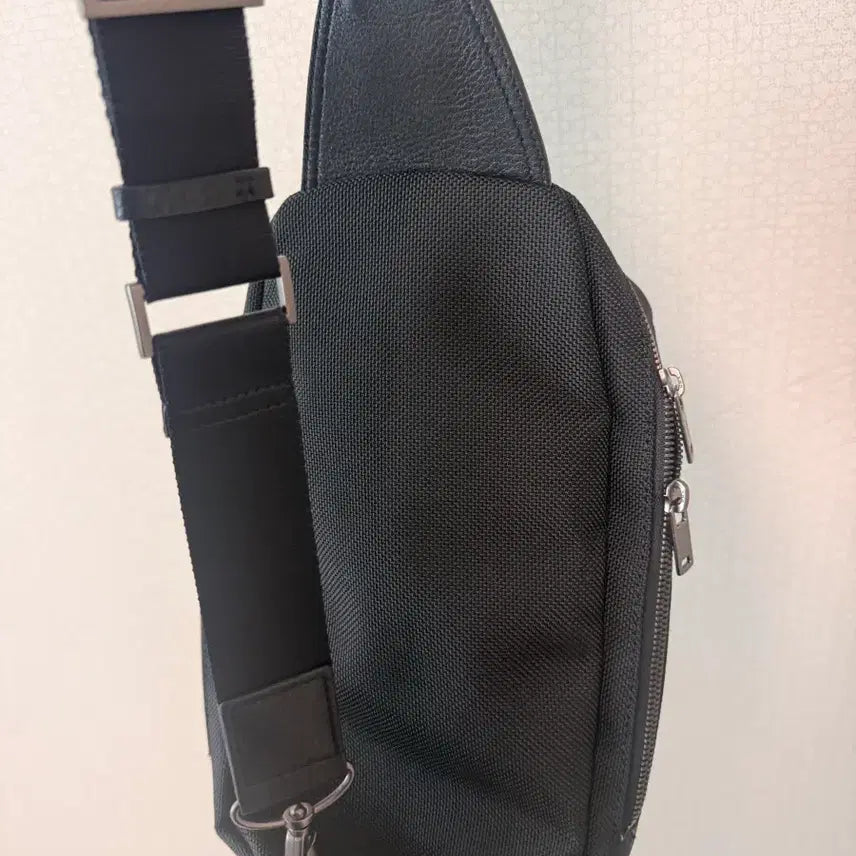 [BUNJANG] Crossbody Sling Bag Denim and Leather Accent / 크로스백 가방 슬링백 데님 소가죽 포인트