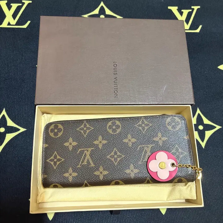 [BUNJANG] Louis Vuitton Clemence Long Wallet Monogram Flower Charm Limited Edition / 루이비통 클레망스 장지갑 플라워 한정판