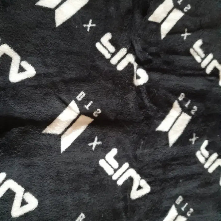 [BUNJANG] BTS FILA Blanket Black / 휠라 x BTS 콜라보 담요 블랙