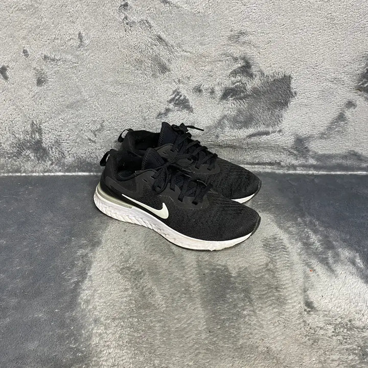 [BUNJANG] Nike Sneakers 240 / 나이키 운동화 240