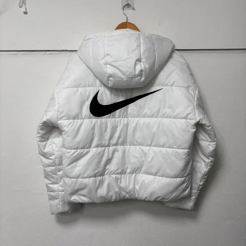 [BUNJANG] Nike Big Swoosh White Puffer Jumper (Women&