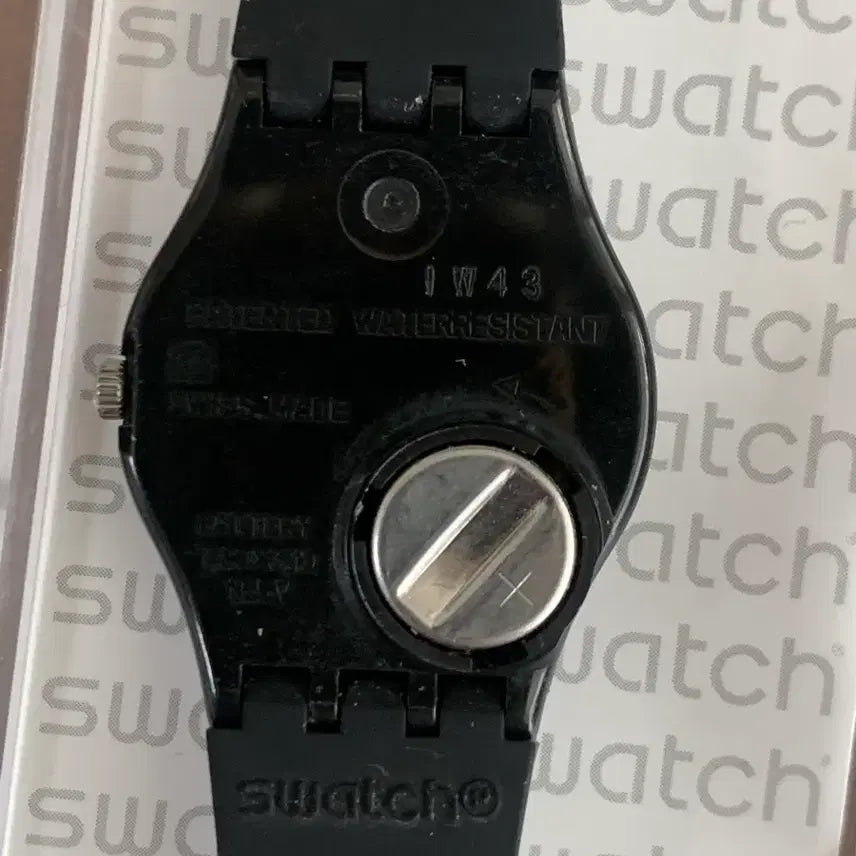 [BUNJANG] Swatch Black Wristwatch / 스와치 블랙 손목시계