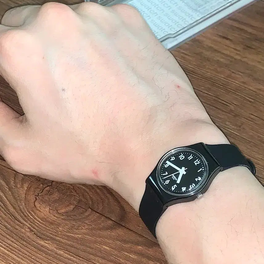 [BUNJANG] Swatch Black Wristwatch / 스와치 블랙 손목시계