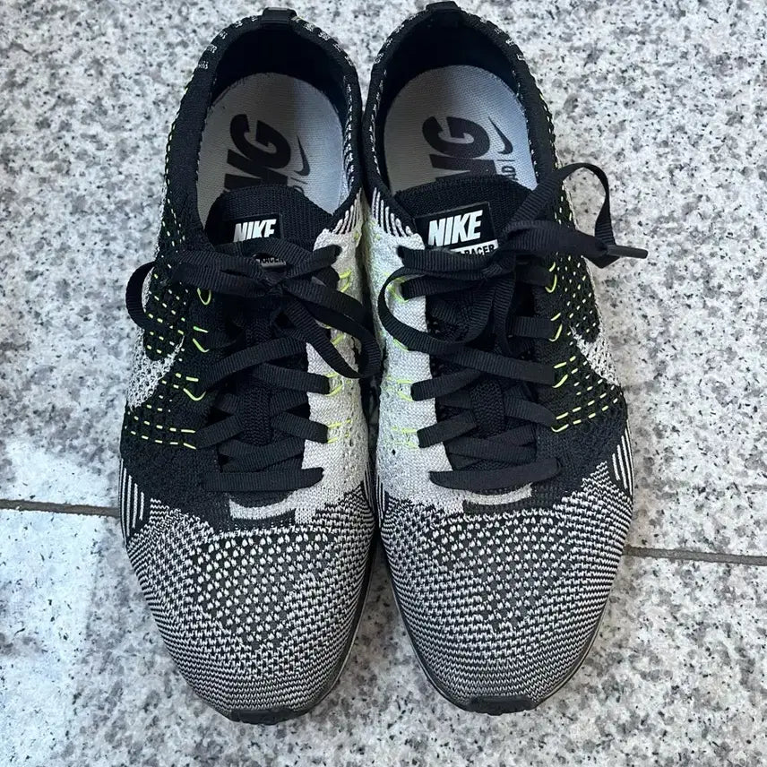 [BUNJANG] Nike Flyknit Racer Black/White Sneakers / 나이키 플라이니트 레이서 블랙/화이트