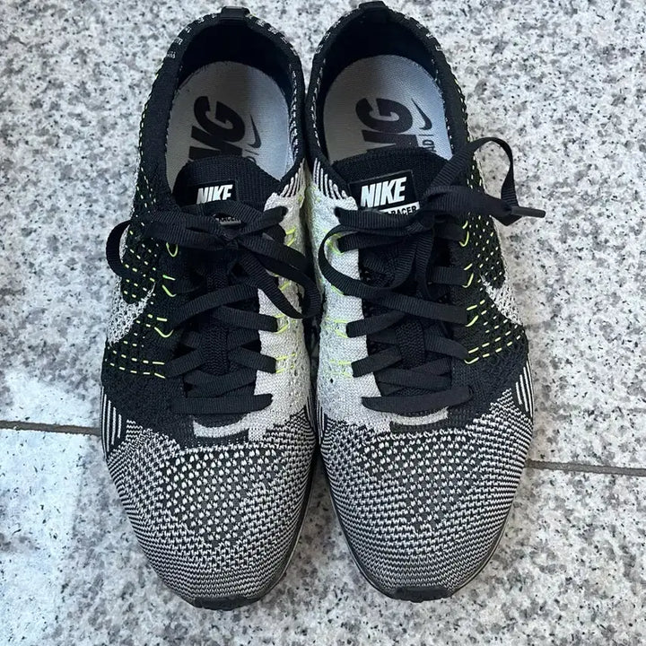 [BUNJANG] Nike Flyknit Racer Black/White Sneakers / 나이키 플라이니트 레이서 블랙/화이트