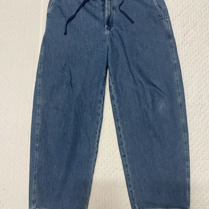 [BUNJANG] Uniqlo Wide Tapered Jeans Medium Wash XL / 유니클로 와이드 테이퍼드 진 중청 XL