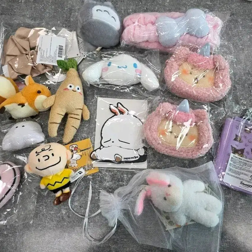 [BUNJANG] Various Character Goods Bundle Set / 캐릭터 키링 모음(새상품) 망곰 파우치 키링 쿠로미 여권 파우치 등등