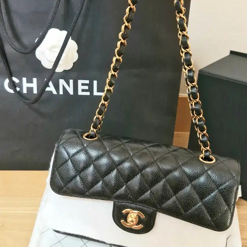 [BUNJANG] Chanel Classic Caviar Small Gold Hardware Handbag / 샤넬 클래식 캐비어 스몰 금장 내장칩 새상품급