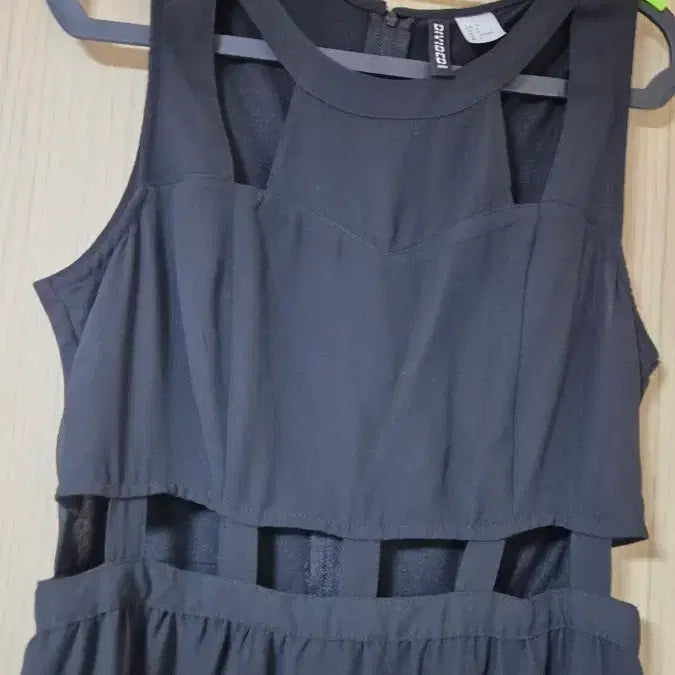 [BUNJANG] Black Summer Long Dress with Cut-out Detail / 여름 롱원피스