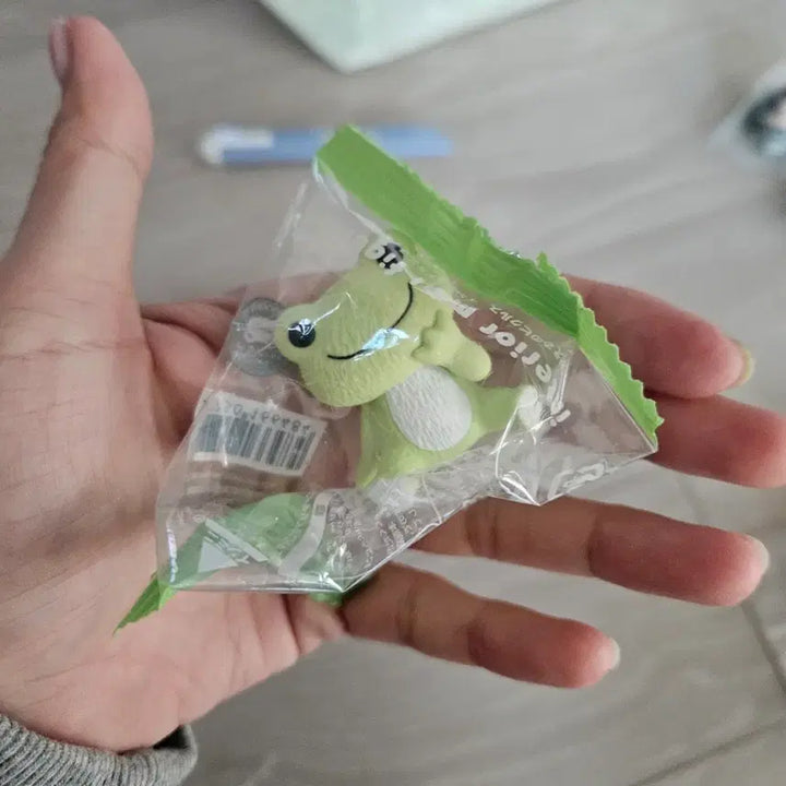 [BUNJANG] Pickles the Frog Miniature Figure / 피클스 개구리 미니어처 피규어