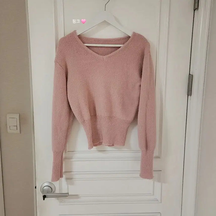 [SOLD OUT] (빠른배송/허리라인) 부드러운 촉감 브이 앙고라 니트