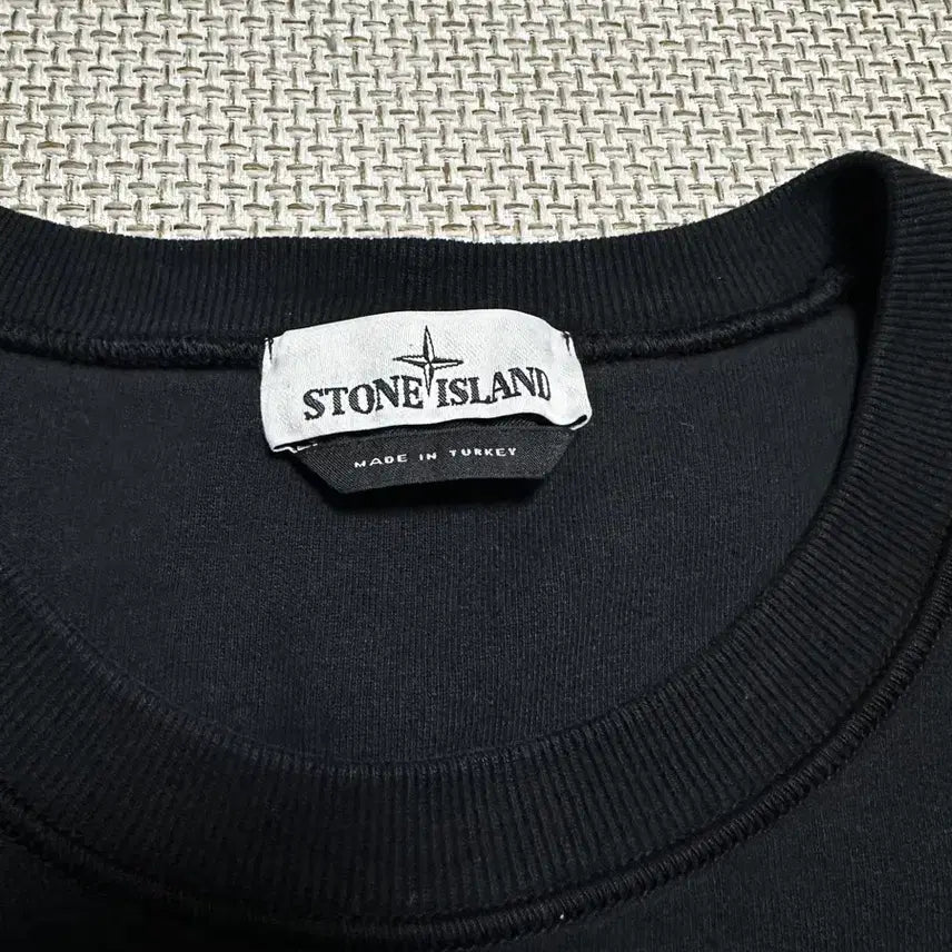 [BUNJANG] Stone Island Black Badge Sweatshirt / [XXL/당일배송] 스톤아일랜드 블랙 와펜 맨투맨