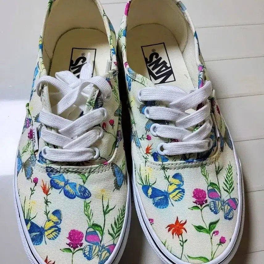 [BUNJANG] Vans Authentic Flower Butterfly Ivory Sneakers Shoes (235mm) / 235mm 반스 vans 어센틱 꽃 나비 아이보리 스니커즈 신발