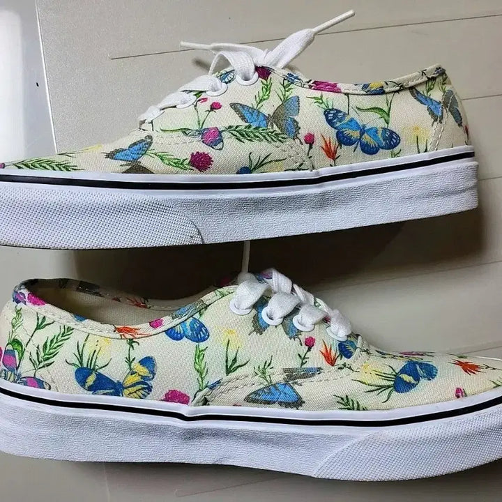 [BUNJANG] Vans Authentic Flower Butterfly Ivory Sneakers Shoes (235mm) / 235mm 반스 vans 어센틱 꽃 나비 아이보리 스니커즈 신발