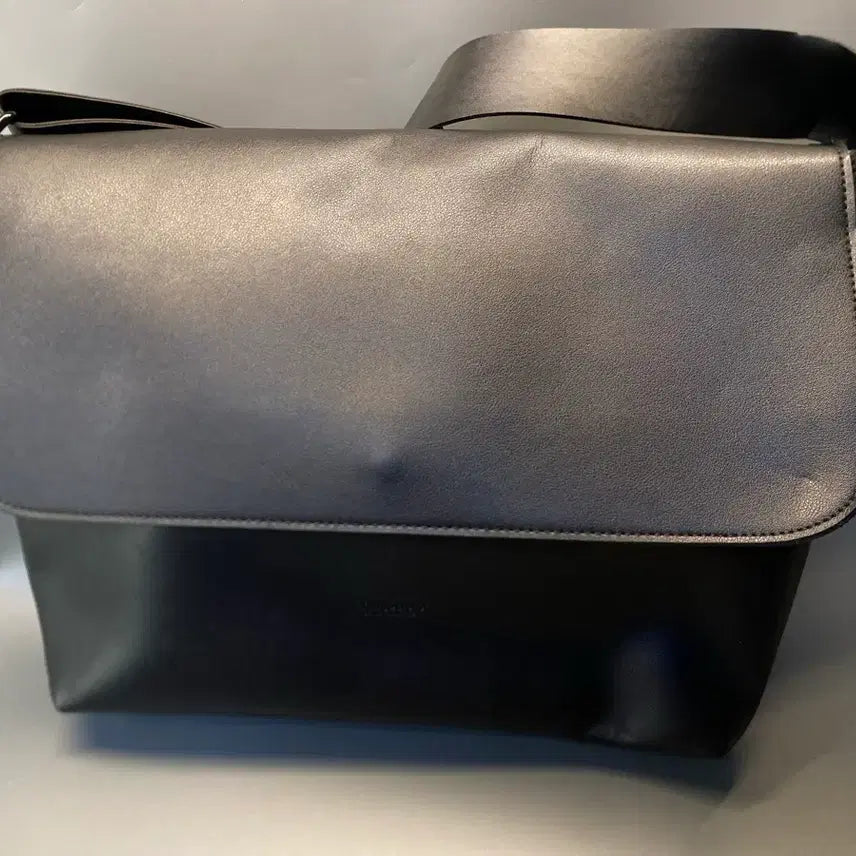 [BUNJANG] Lafarge Store Messenger Bag Black / 라퍼지 스토어 메신저백 블랙