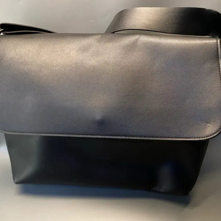 [BUNJANG] Lafarge Store Messenger Bag Black / 라퍼지 스토어 메신저백 블랙