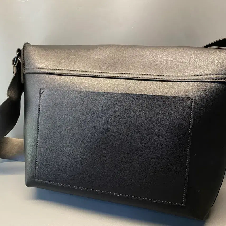 [BUNJANG] Lafarge Store Messenger Bag Black / 라퍼지 스토어 메신저백 블랙