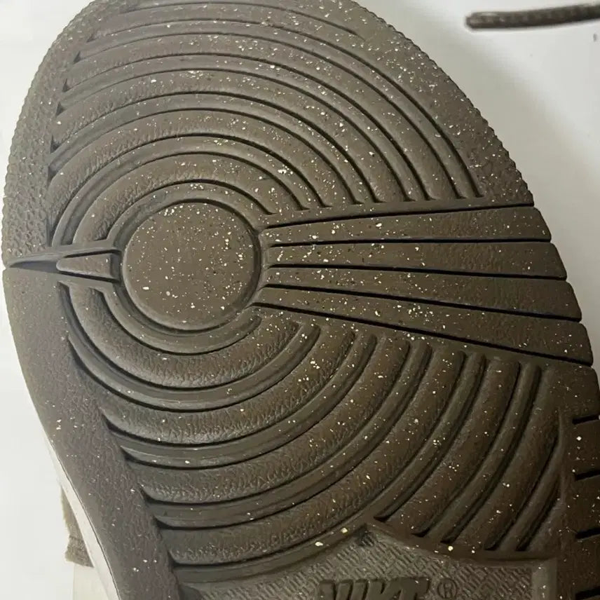 [BUNJANG] Nike Jordan 1 Low SE Light Olive Sneakers / 나이키 조던1 로우 se 라이트 올리브