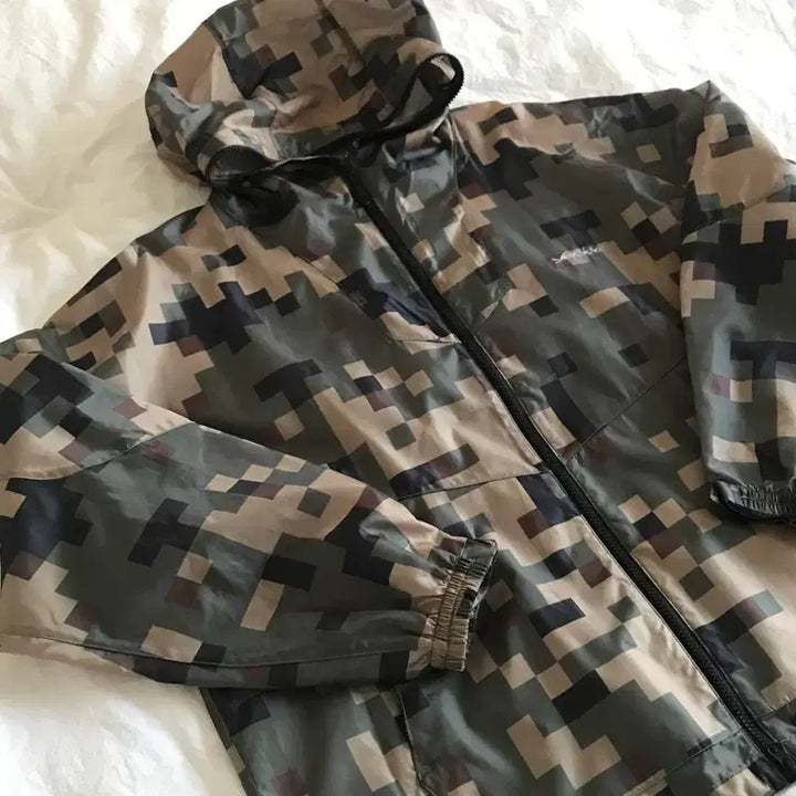 [BUNJANG] Yes I See Camo Windbreaker / 예스아이씨 카모 윈드브레이커