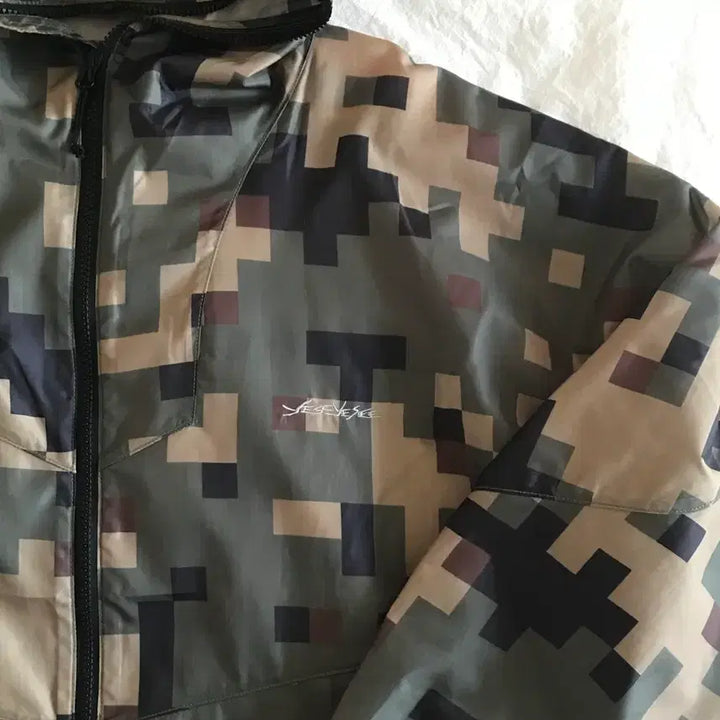 [BUNJANG] Yes I See Camo Windbreaker / 예스아이씨 카모 윈드브레이커