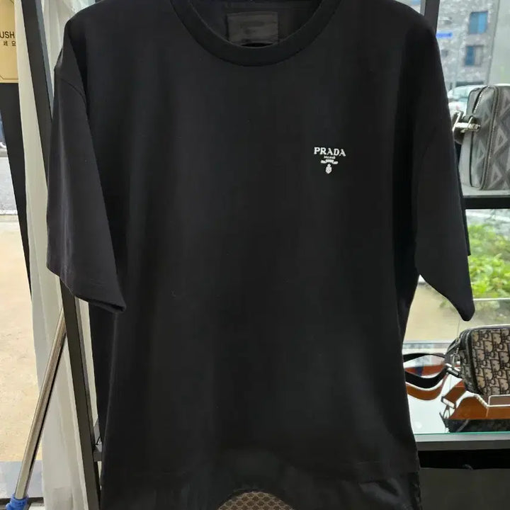 [BUNJANG] Prada Logo Printed T-shirt (Black) - XL / [정품/새상품급/XL] 프라다 로고 프린팅 반팔티셔츠 블랙