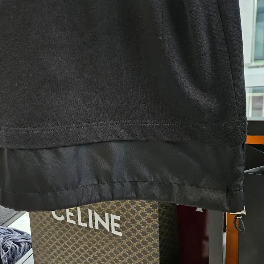 [BUNJANG] Prada Logo Printed T-shirt (Black) - XL / [정품/새상품급/XL] 프라다 로고 프린팅 반팔티셔츠 블랙