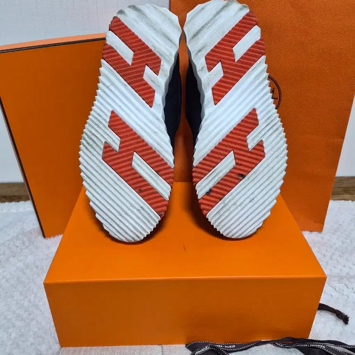 [BUNJANG] Hermes 42 Bouncing Sneakers / [정품/풀구성] 42 에르메스 바운싱 스니커즈 블랙/오렌지