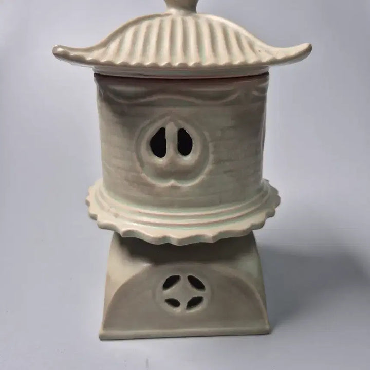 [BUNJANG] Song Dynasty Celadon Engraved Eight Trigrams Incense Burner Antique / 송 여요 천청유 고정식 음각 팔괘문 향로